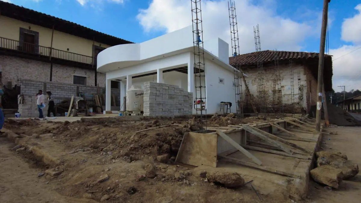 La obra federal provocó la destrucción de un muro en la junta auxiliar de Jicolapa